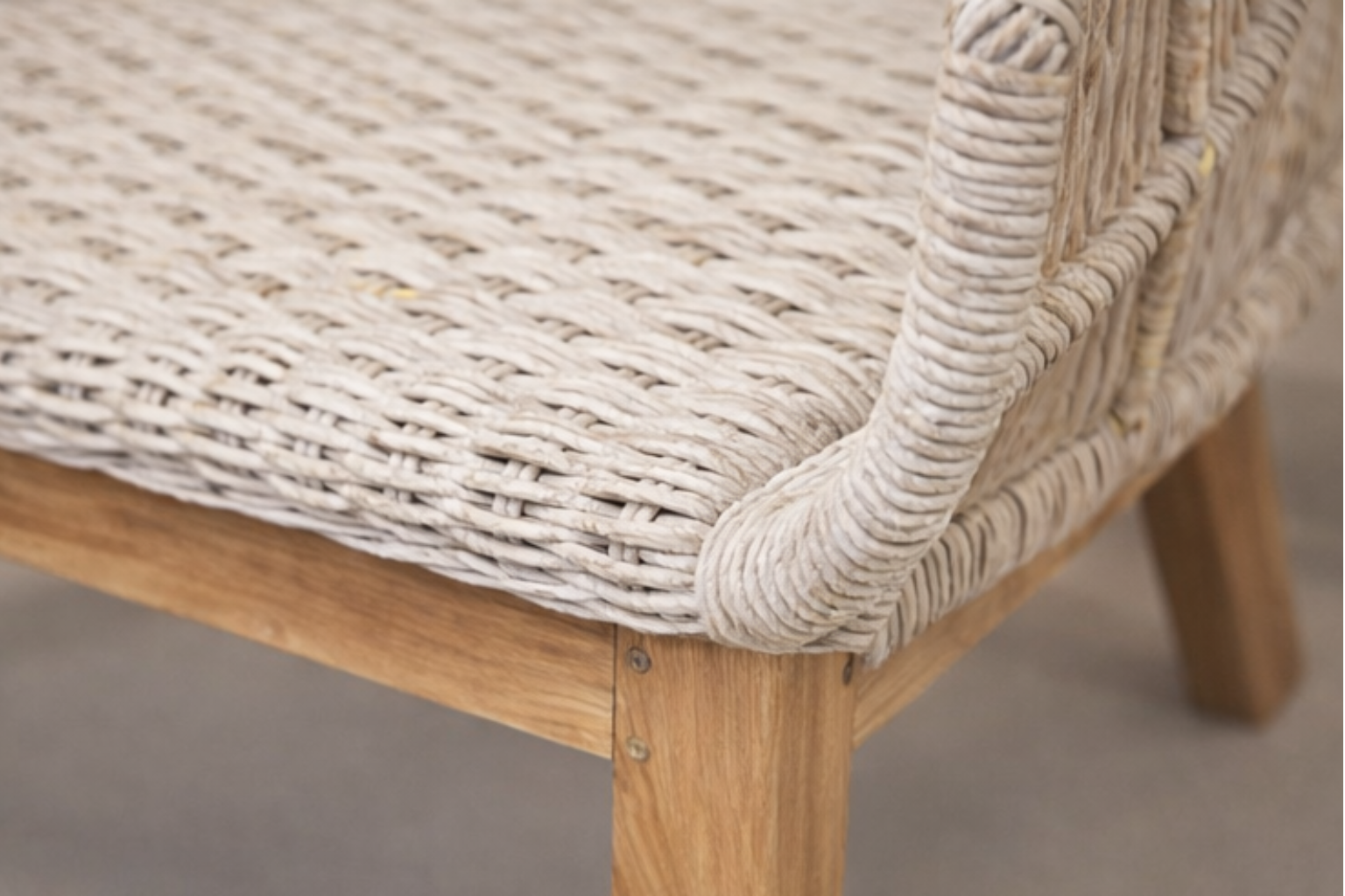 ALYA Lounge Chair - Image 3